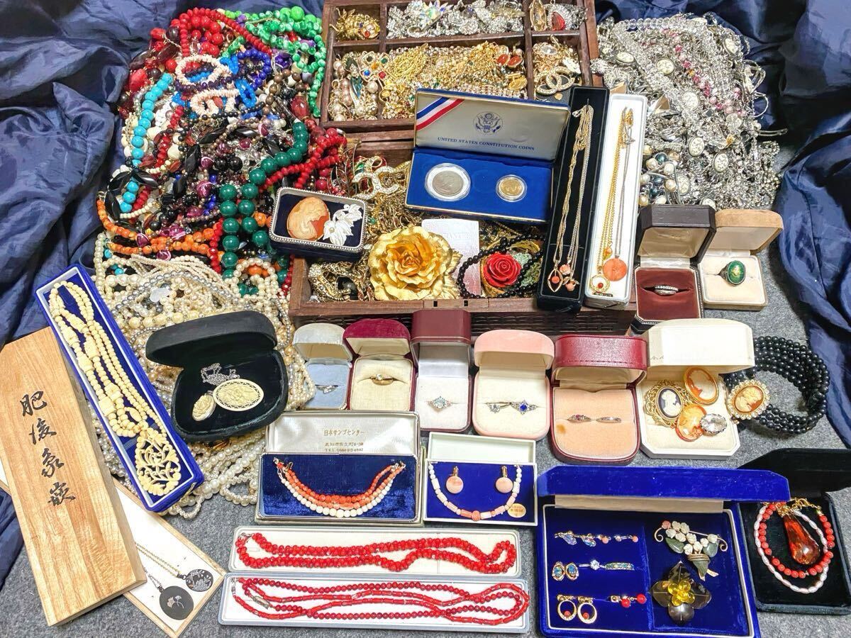 大量 約15kg以上 アクセサリー 遺品整理品 K18 昭和レトロ 当時 大量 約15kg以上 アクセサリー 遺品整理品 K18 昭和レトロ 当時
