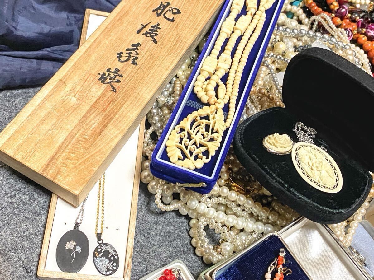 大量 約15kg以上 アクセサリー 遺品整理品 K18 昭和レトロ 当時 大量 約15kg以上 アクセサリー 遺品整理品 K18 昭和レトロ 当時