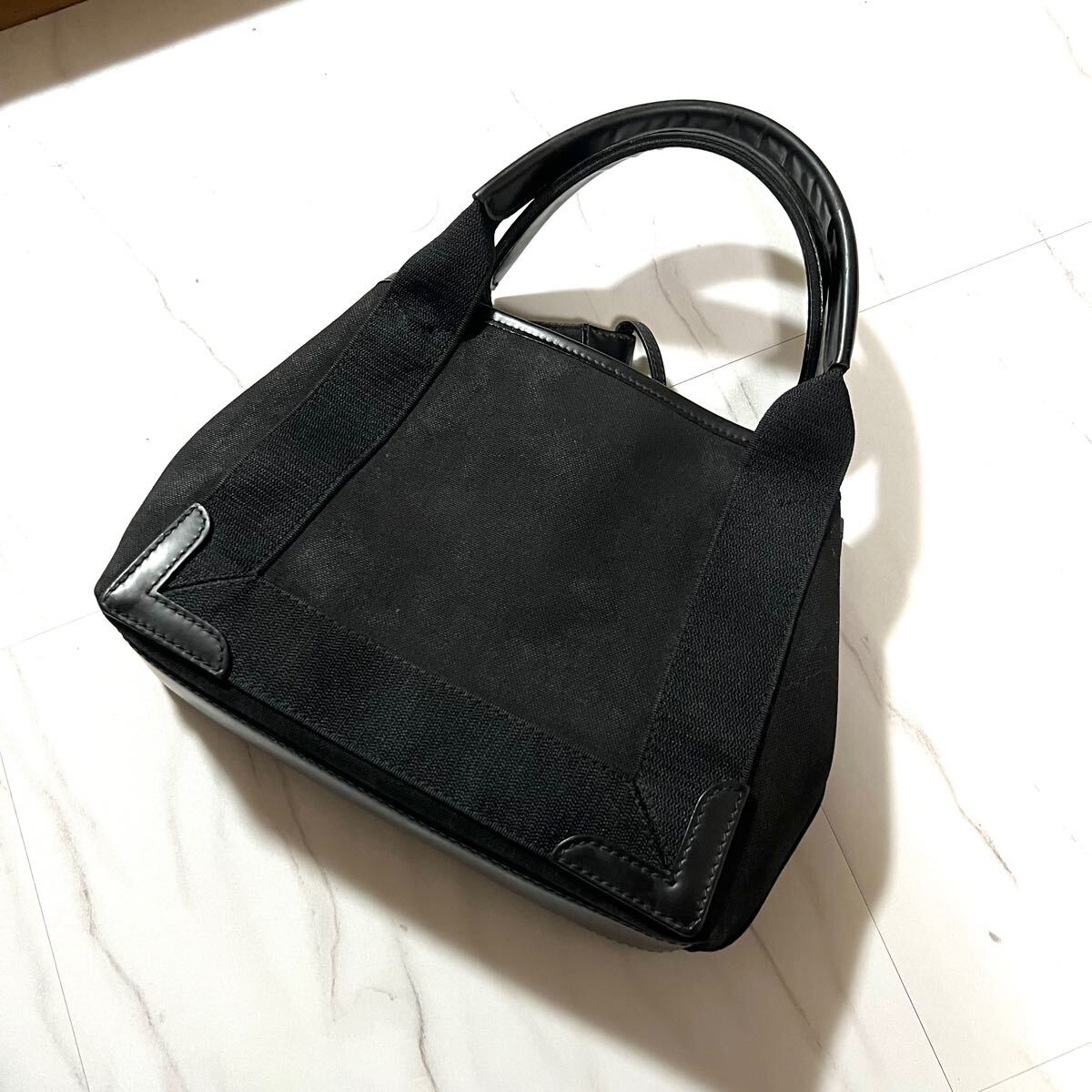バレンシアガ BALENCIAGA ネイビーカバス xs ハンドバッグ バレンシアガ BALENCIAGA ネイビーカバス xs ハンドバッグ