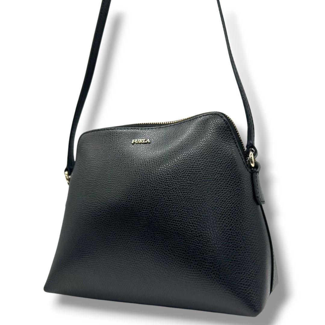 FURLA 黒 レザー ショルダーバッグ