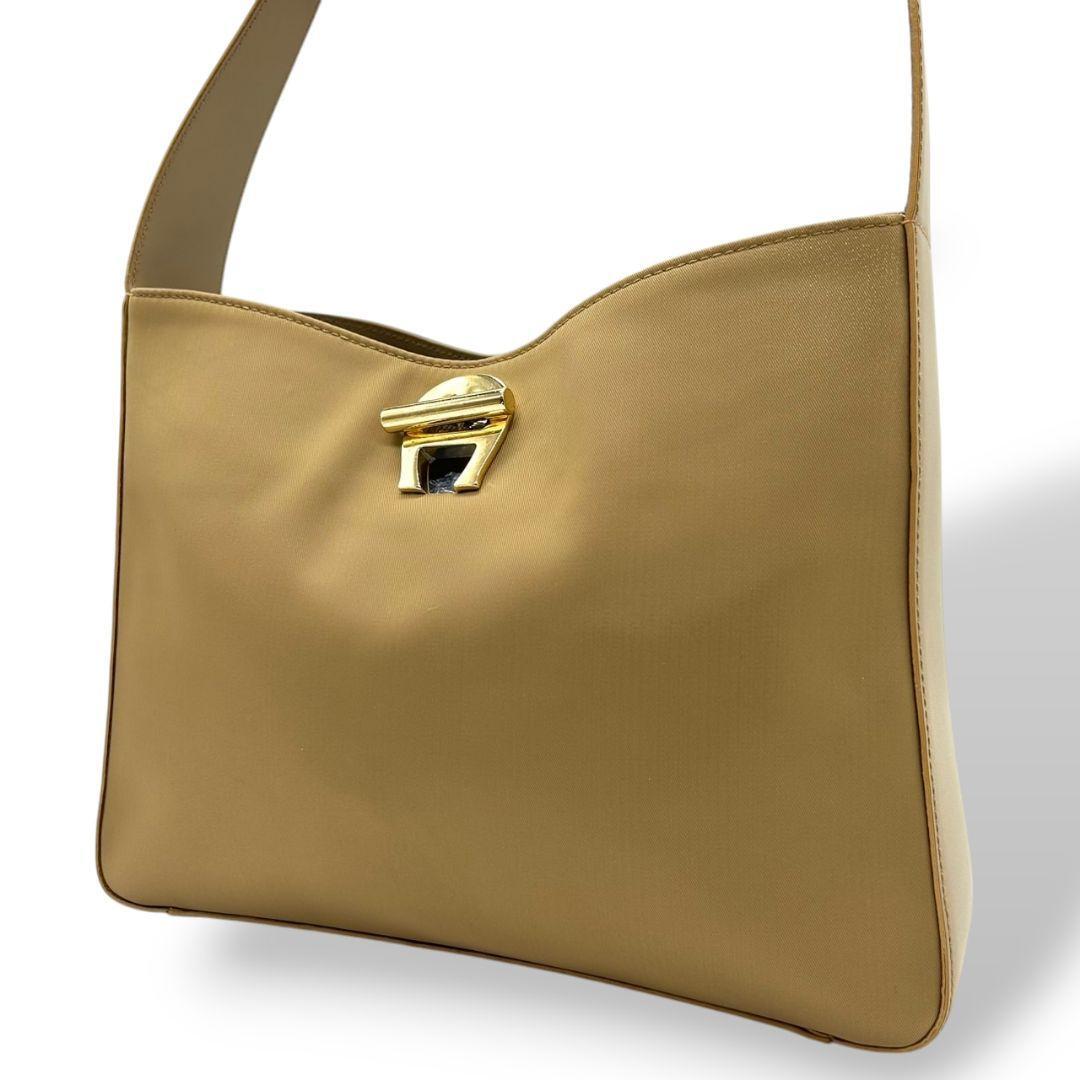 1 иен [ прекрасный товар / популярный бренд ] AIGNER I gna- сумка на плечо T5 чай Camel нейлон one плечо бежевый Gold металлические принадлежности задний 