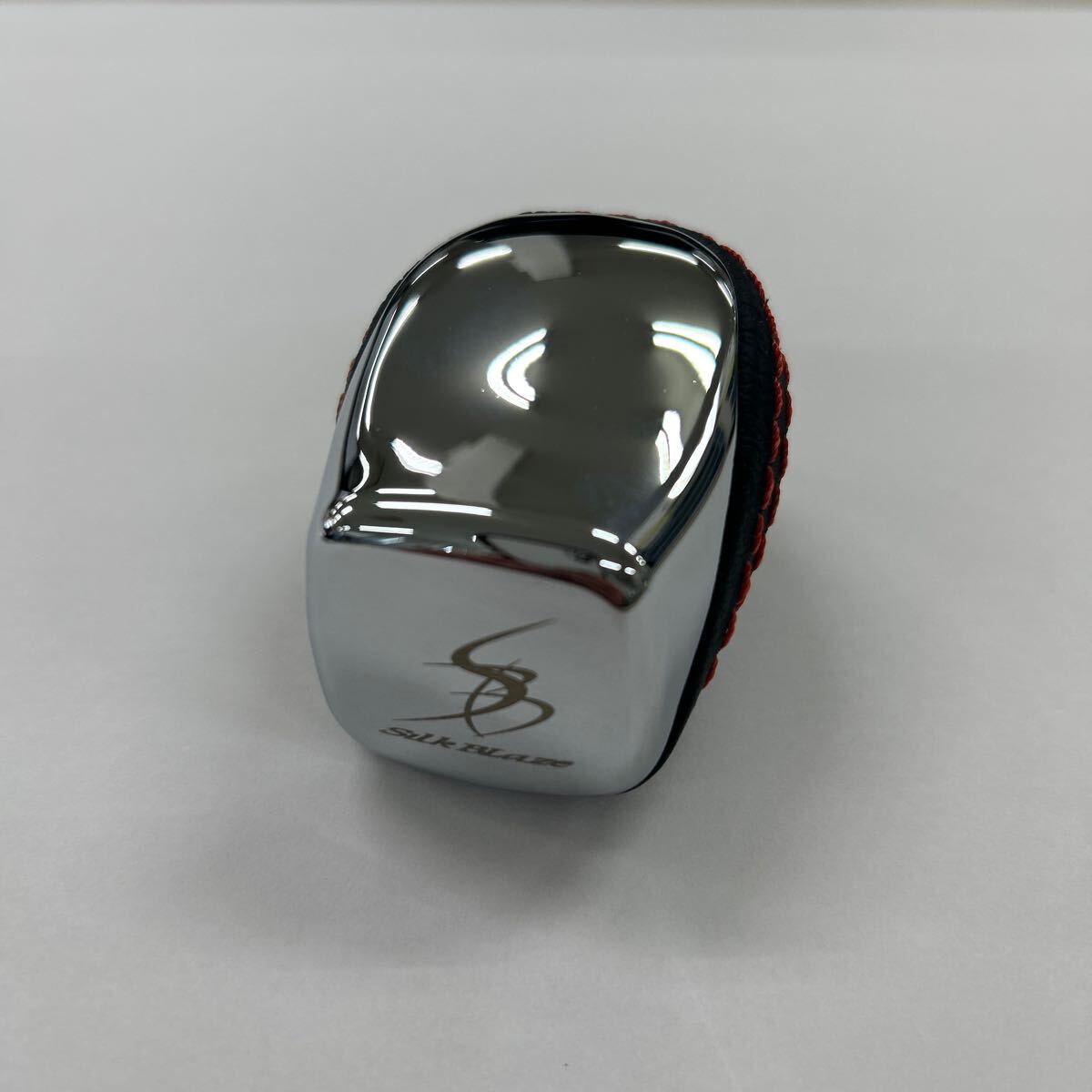 SILKBLAZE シルクブレイズ スポーツシフトノブ クローム/レッドステッチ 50プリウス_画像1