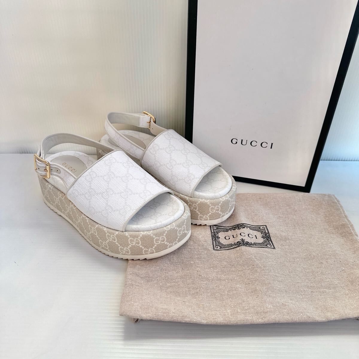 GUCCI GG柄 グッチ ロゴ入り 厚底 プラットフォーム ストラップ GUCCI GG柄 グッチ ロゴ入り 厚底 プラットフォーム ストラップ