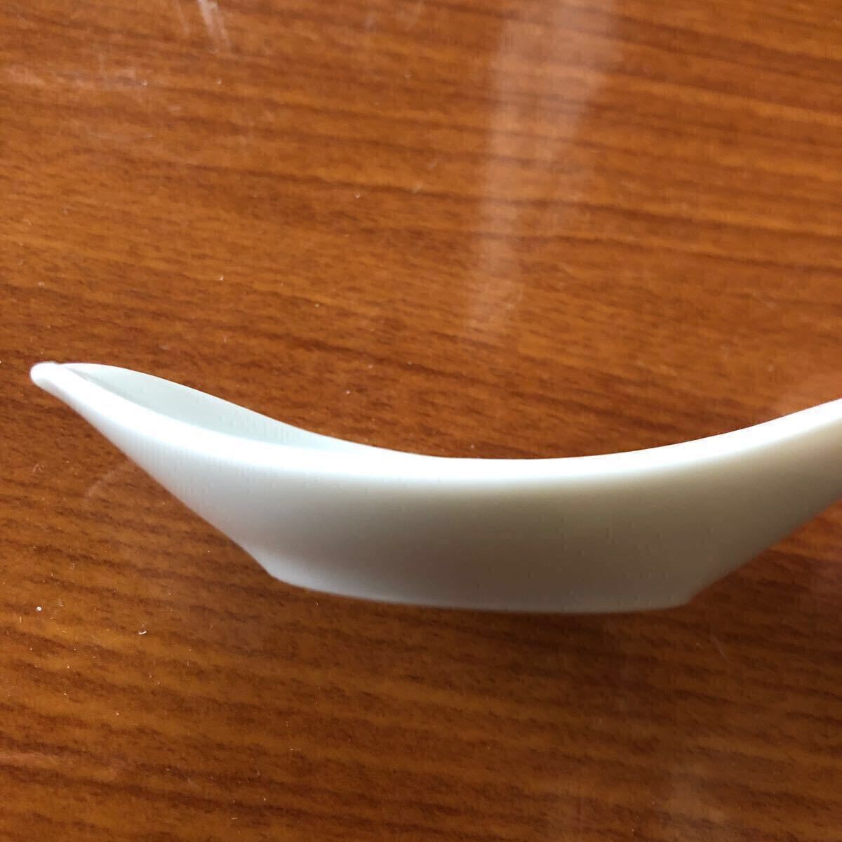 ( бесплатная доставка ) палочки для еды класть Hakusan Porcelain белый деликатес inserting лист leaf лист .. дерево. лист маленькая тарелка приправа тарелка бобы тарелка маленькая тарелка подставка для палочек палочки для еды ..