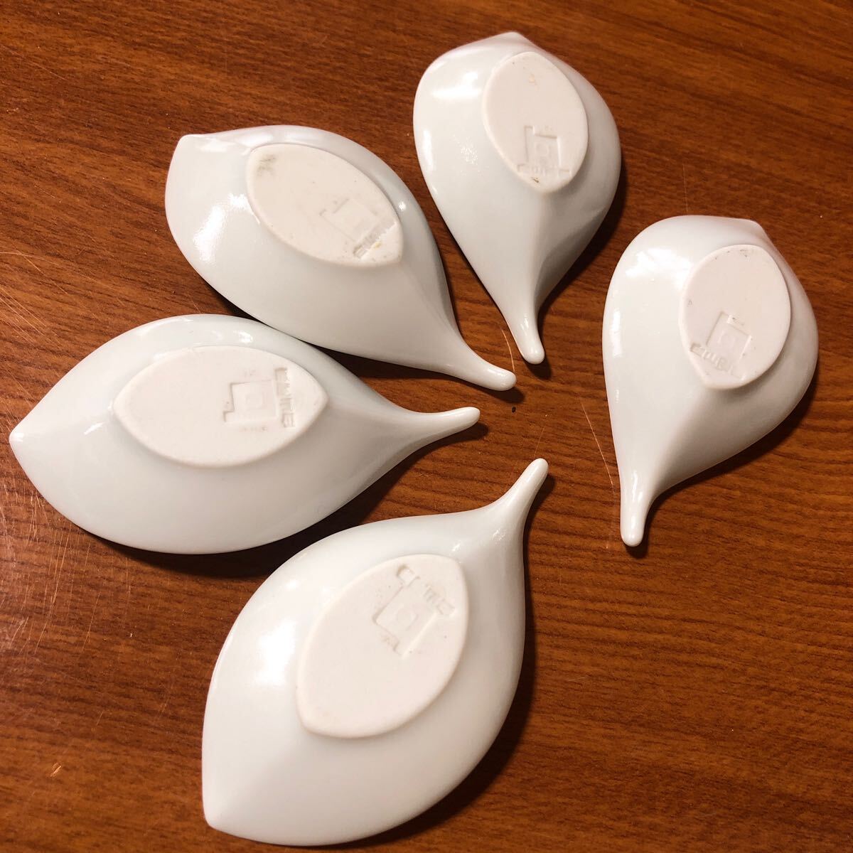 ( бесплатная доставка ) палочки для еды класть Hakusan Porcelain белый деликатес inserting лист leaf лист .. дерево. лист маленькая тарелка приправа тарелка бобы тарелка маленькая тарелка подставка для палочек палочки для еды ..