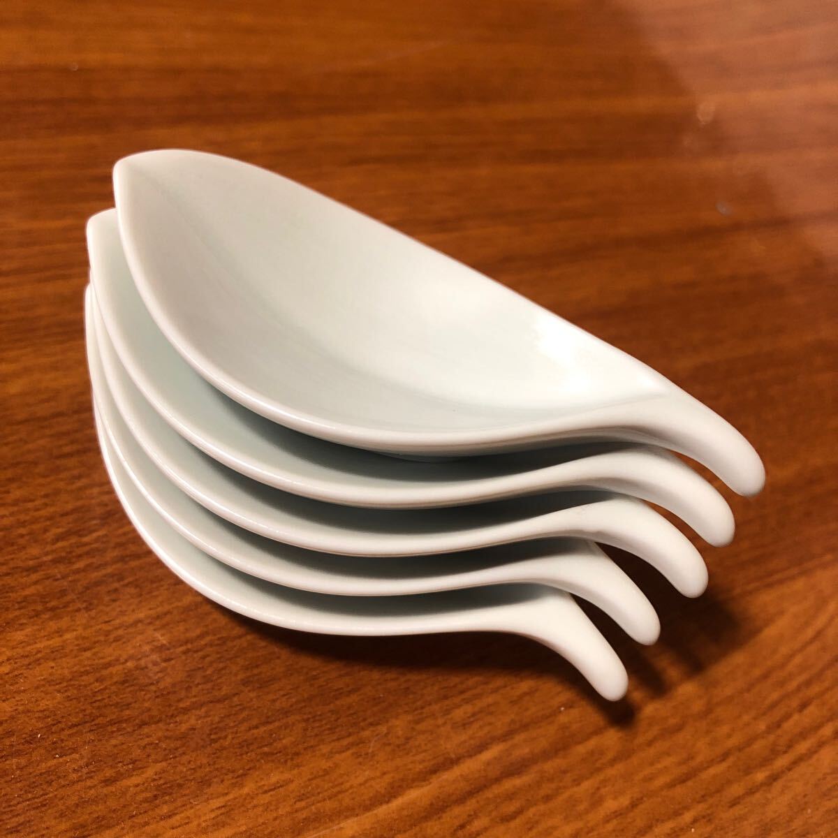 ( бесплатная доставка ) палочки для еды класть Hakusan Porcelain белый деликатес inserting лист leaf лист .. дерево. лист маленькая тарелка приправа тарелка бобы тарелка маленькая тарелка подставка для палочек палочки для еды ..