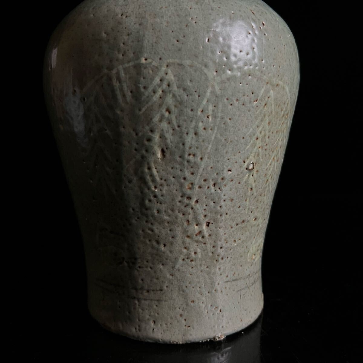 ◇鸛◇ 朝鮮美術 高麗 青磁 白黒象嵌柳鳥図 盤口瓶 28cm 時代 ◇鸛◇ 朝鮮美術 高麗 青磁 白黒象嵌柳鳥図 盤口瓶 28cm 時代