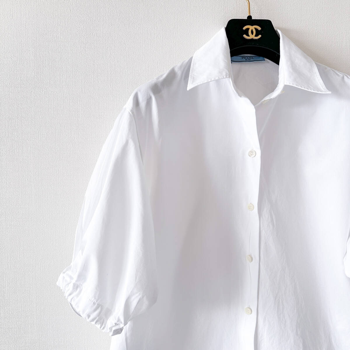 美品】PRADA(プラダ)/ ドローコード 半袖 シャツ 白 36 美品】PRADA(プラダ)/ ドローコード 半袖 シャツ 白 36