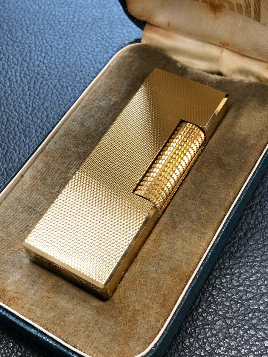 Dunhill ダンヒル ガスライター ゴールドカラー 箱付き 綺麗です Dunhill ダンヒル ガスライター ゴールドカラー 箱付き 綺麗です
