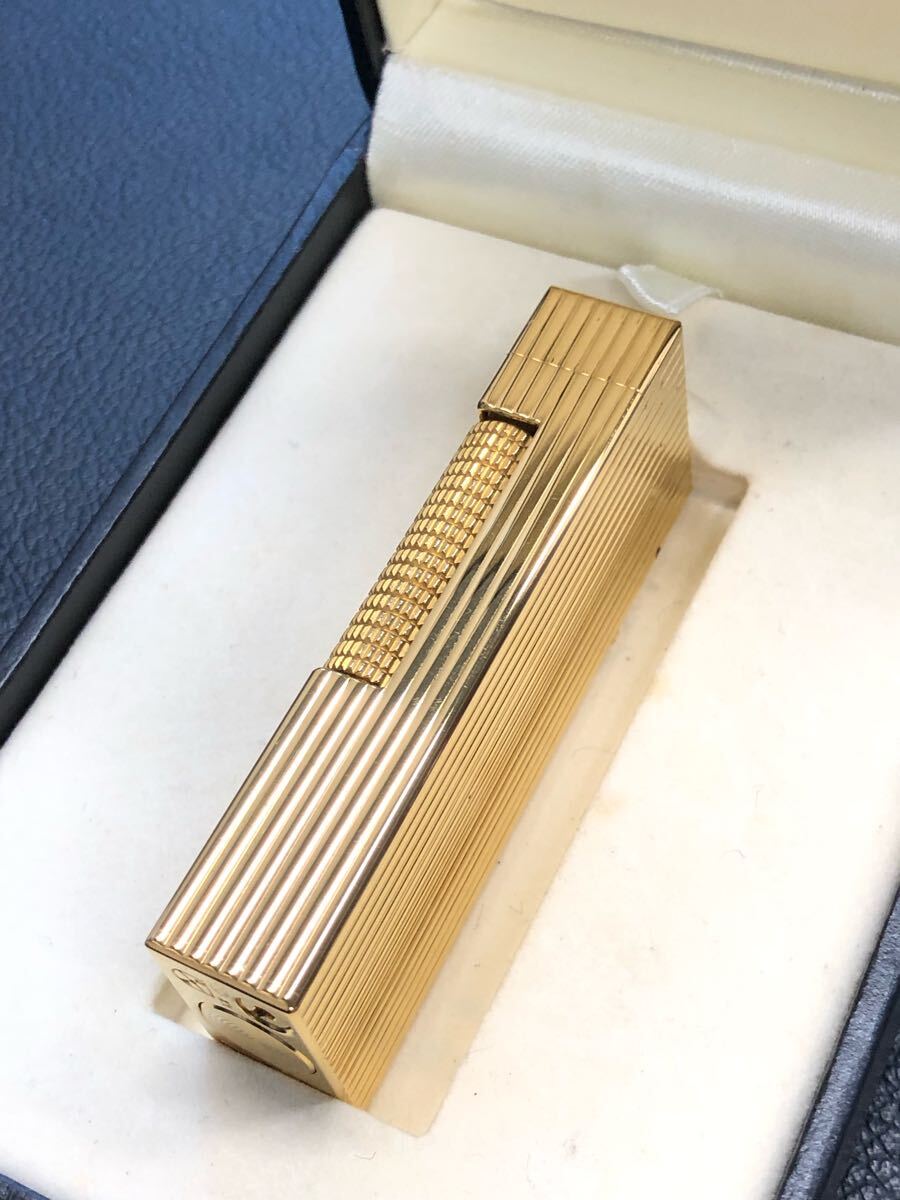 dunhill ダンヒル ガスライター ゴールドカラー 箱付き 綺麗です dunhill ダンヒル ガスライター ゴールドカラー 箱付き 綺麗です