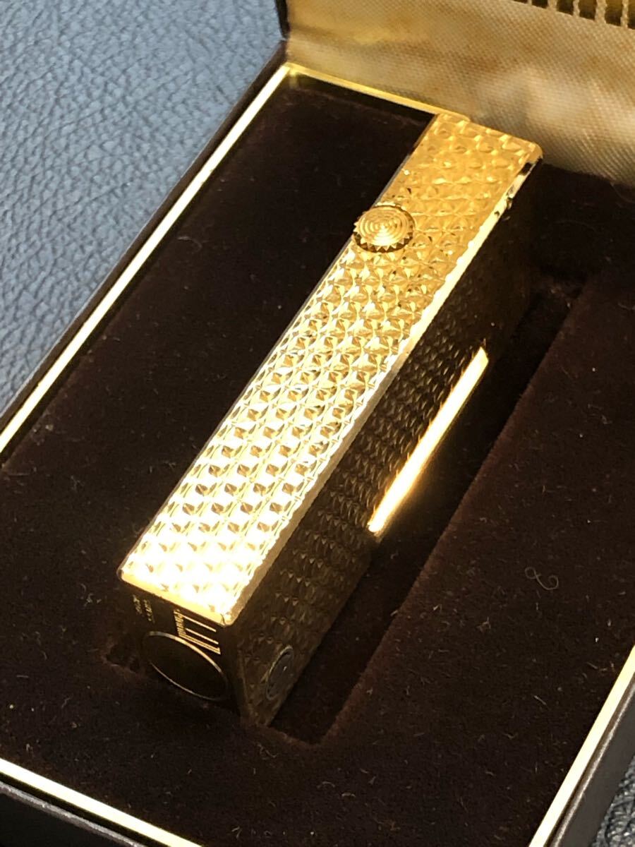 Dunhill ダンヒル ガスライター ゴールドカラー 箱付き 綺麗です Dunhill ダンヒル ガスライター ゴールドカラー 箱付き 綺麗です