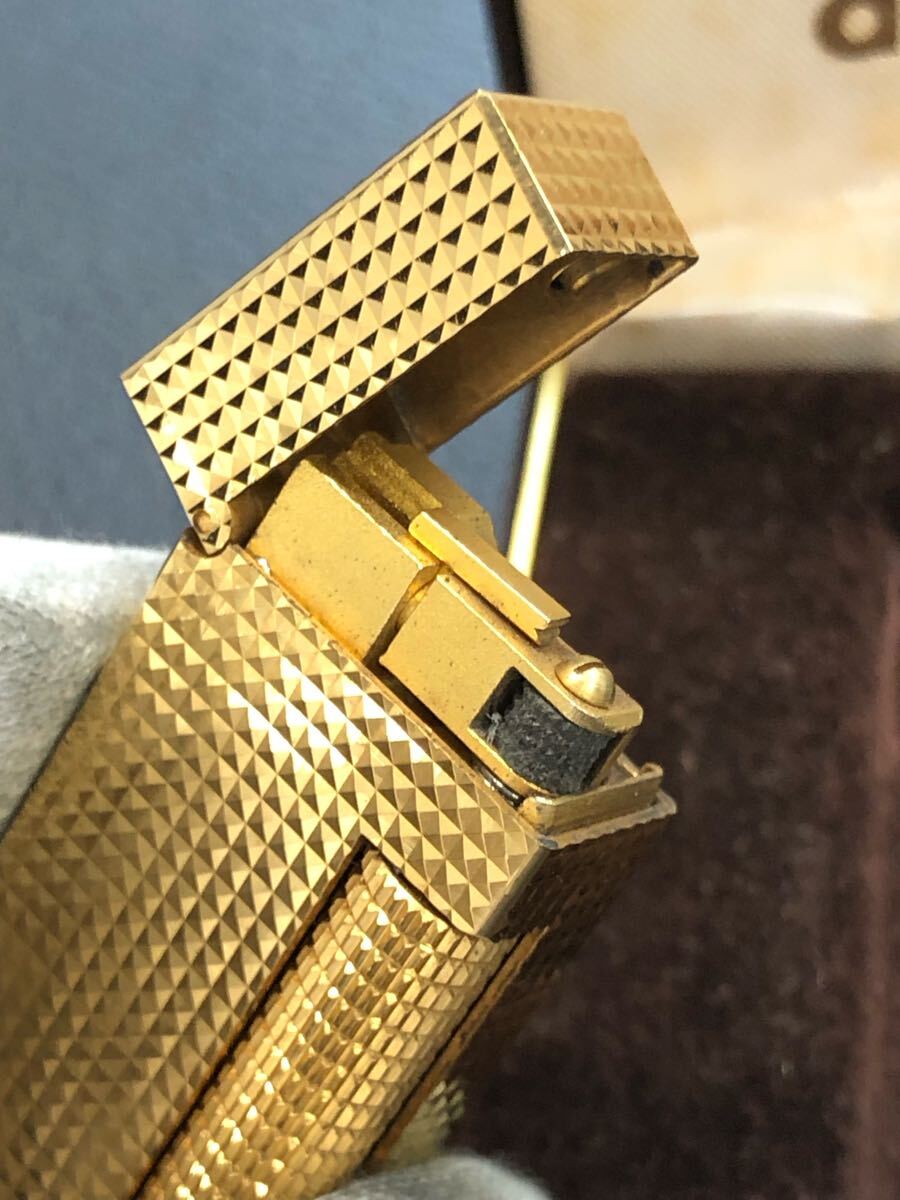 Dunhill ダンヒル ガスライター ゴールドカラー 箱付き 綺麗です Dunhill ダンヒル ガスライター ゴールドカラー 箱付き 綺麗です