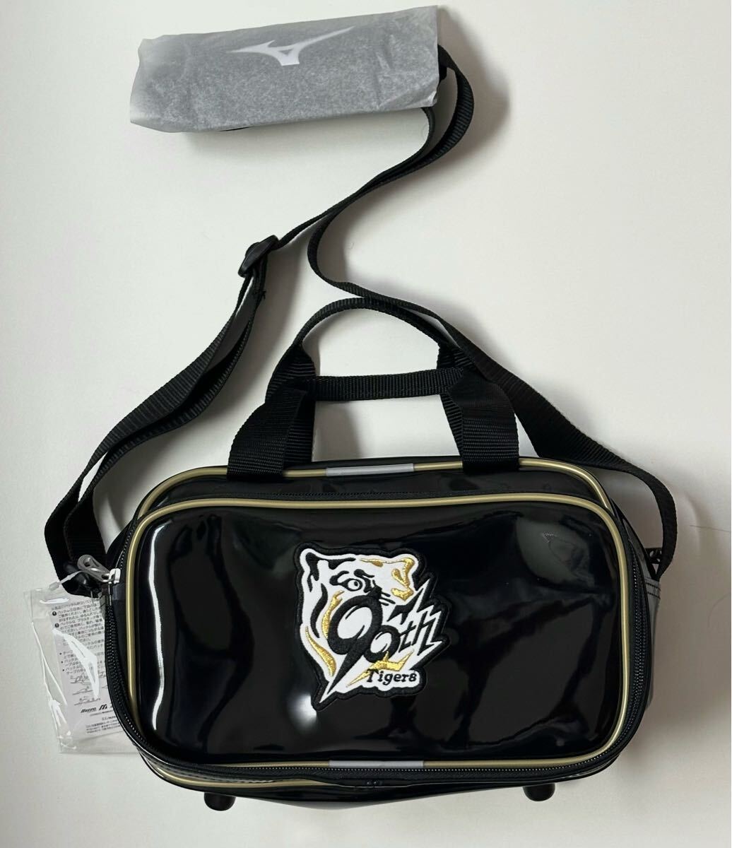 阪神タイガース 90周年ロゴ入りエナメルバッグ 300個限定非売品