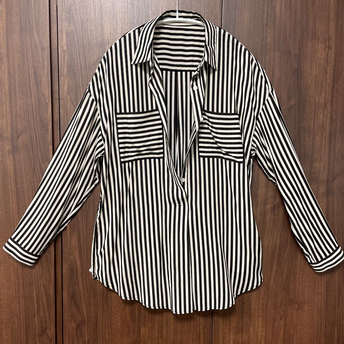 新品未使用!タグ付き!クールカレアン KOOS ストライプブラウス 長袖シャツ サイズ38 レディース コース トップス ホワイト ブラック_画像4