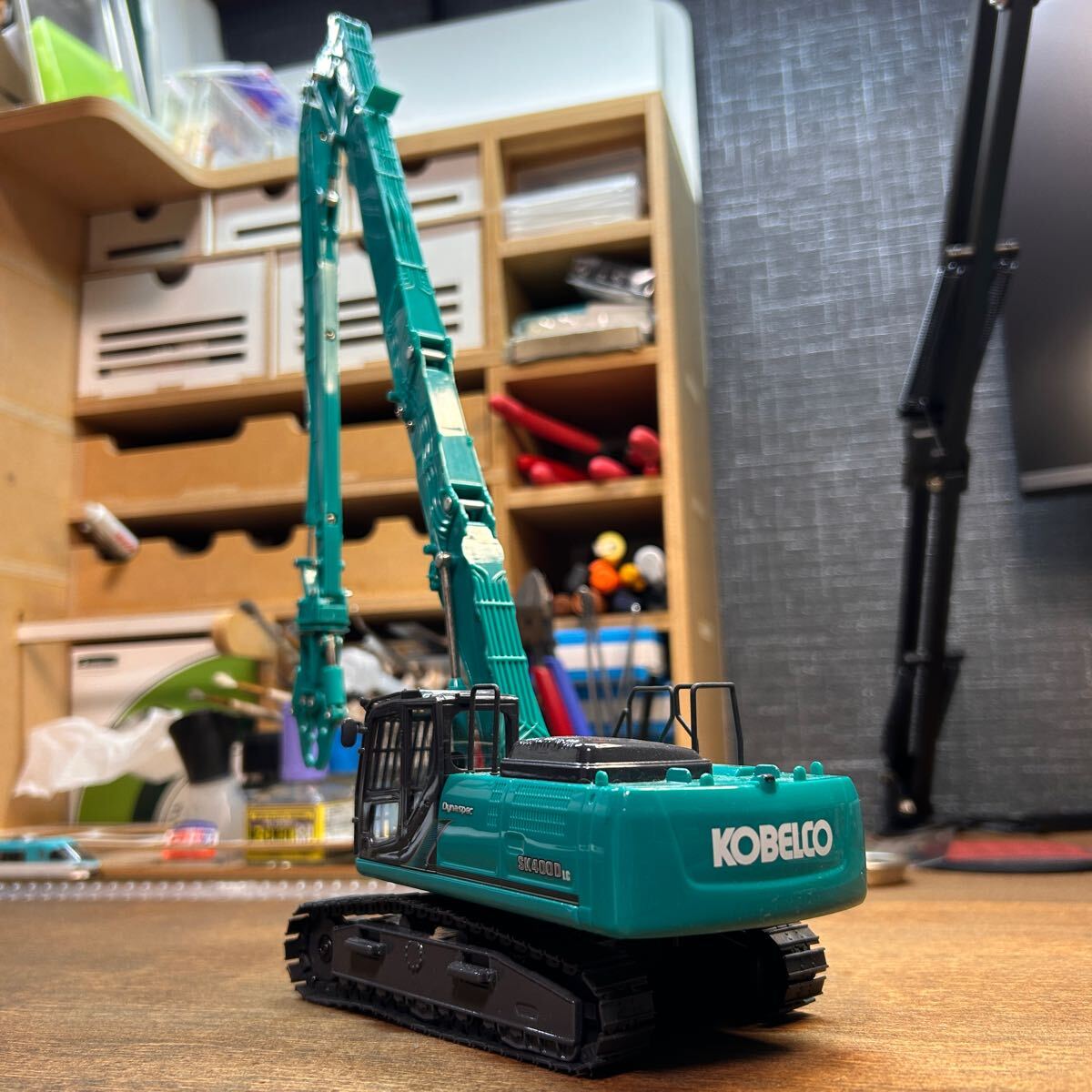 コベルコ KOBELCO SK400D LC 1/43 モデル 解体機(建設車両、作業 コベルコ KOBELCO SK400D LC 1/43 モデル 解体機(建設車両、作業