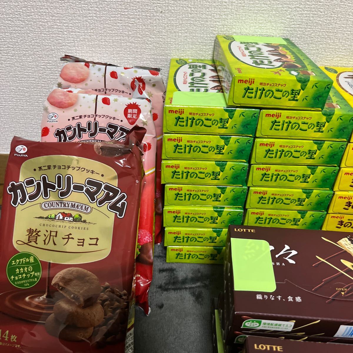 お菓子 まとめ売り 詰め合わせ 大量 きのこの山 たけのこの里 お菓子 まとめ売り 詰め合わせ 大量 きのこの山 たけのこの里