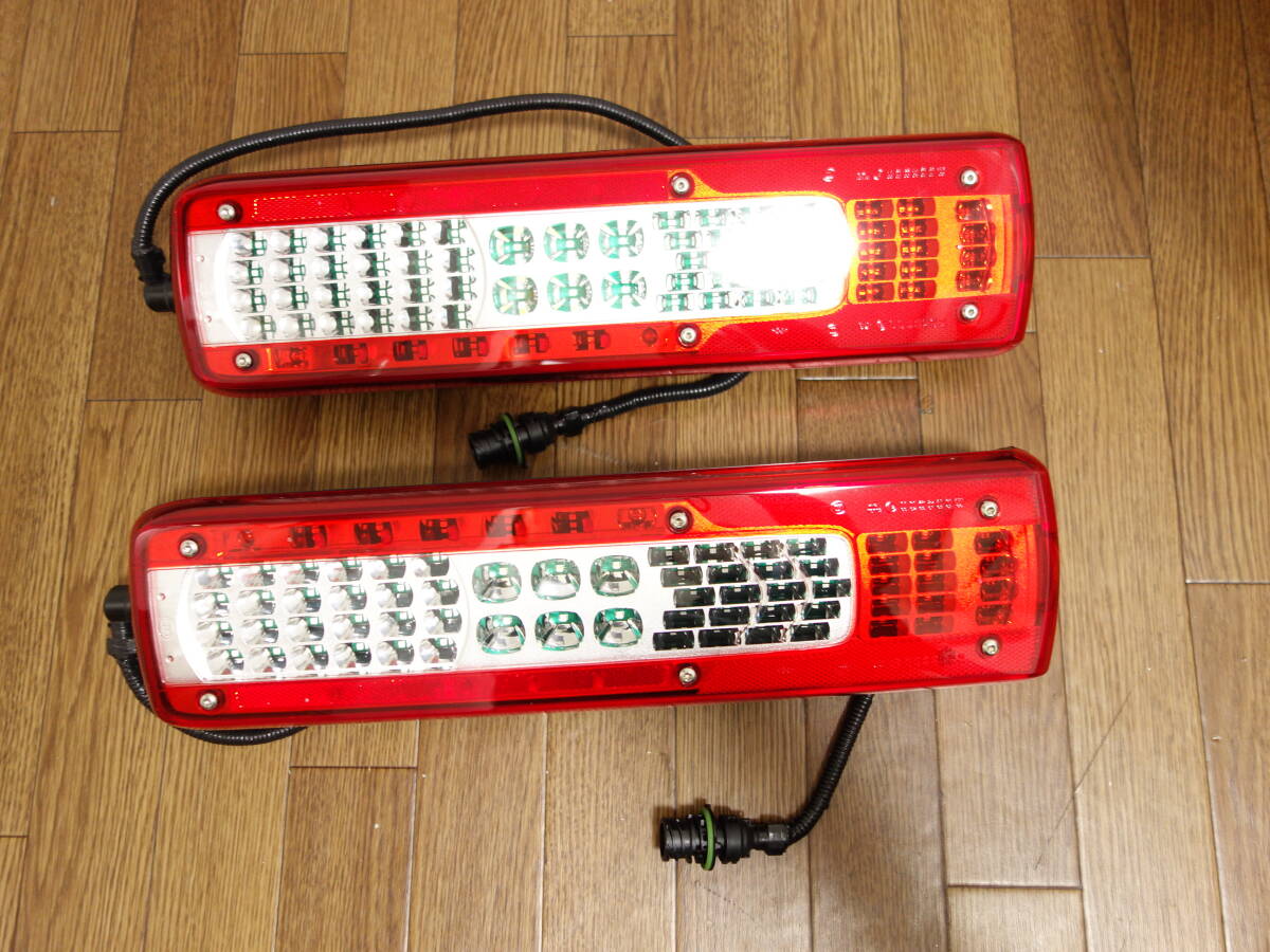 UD クオン 純正 LED テールランプ テールライト ケーブル付き UD クオン 純正 LED テールランプ テールライト ケーブル付き