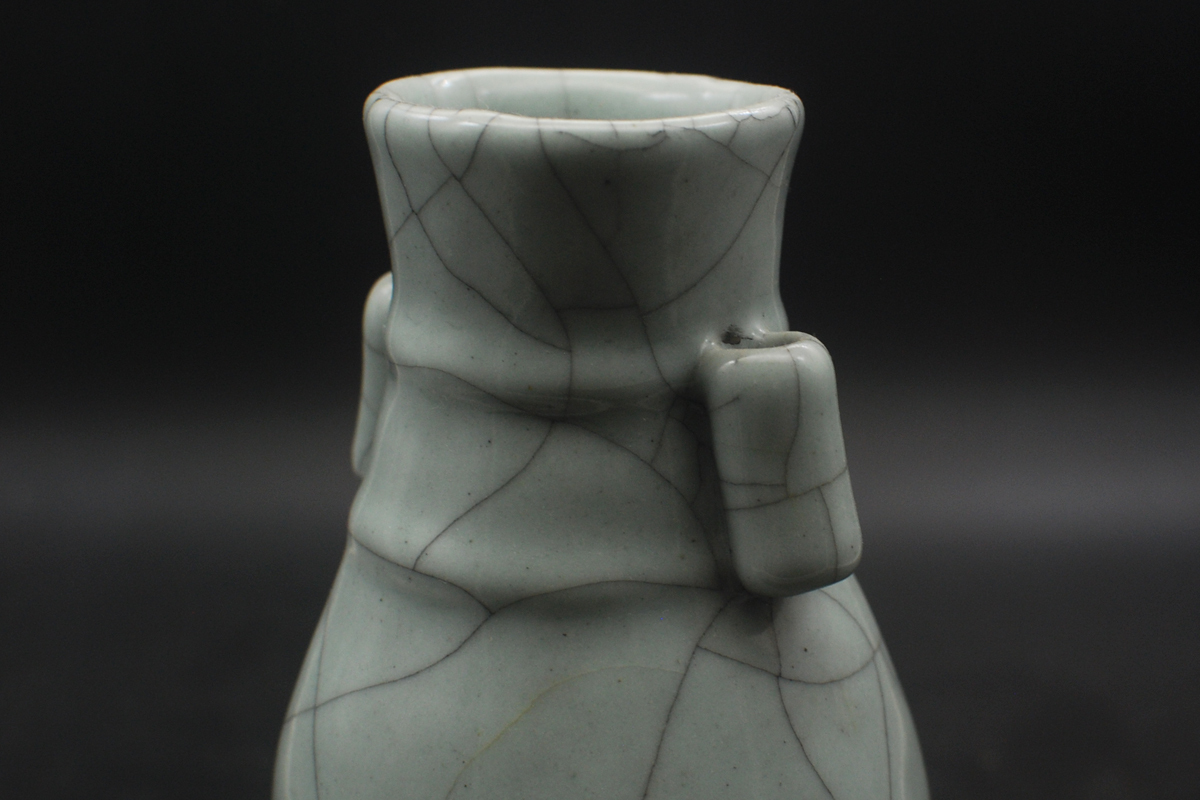 ★唐物古玩古董★宋時代　官窯 珍品 青磁 高さ14.2cm 貫耳瓶_画像4