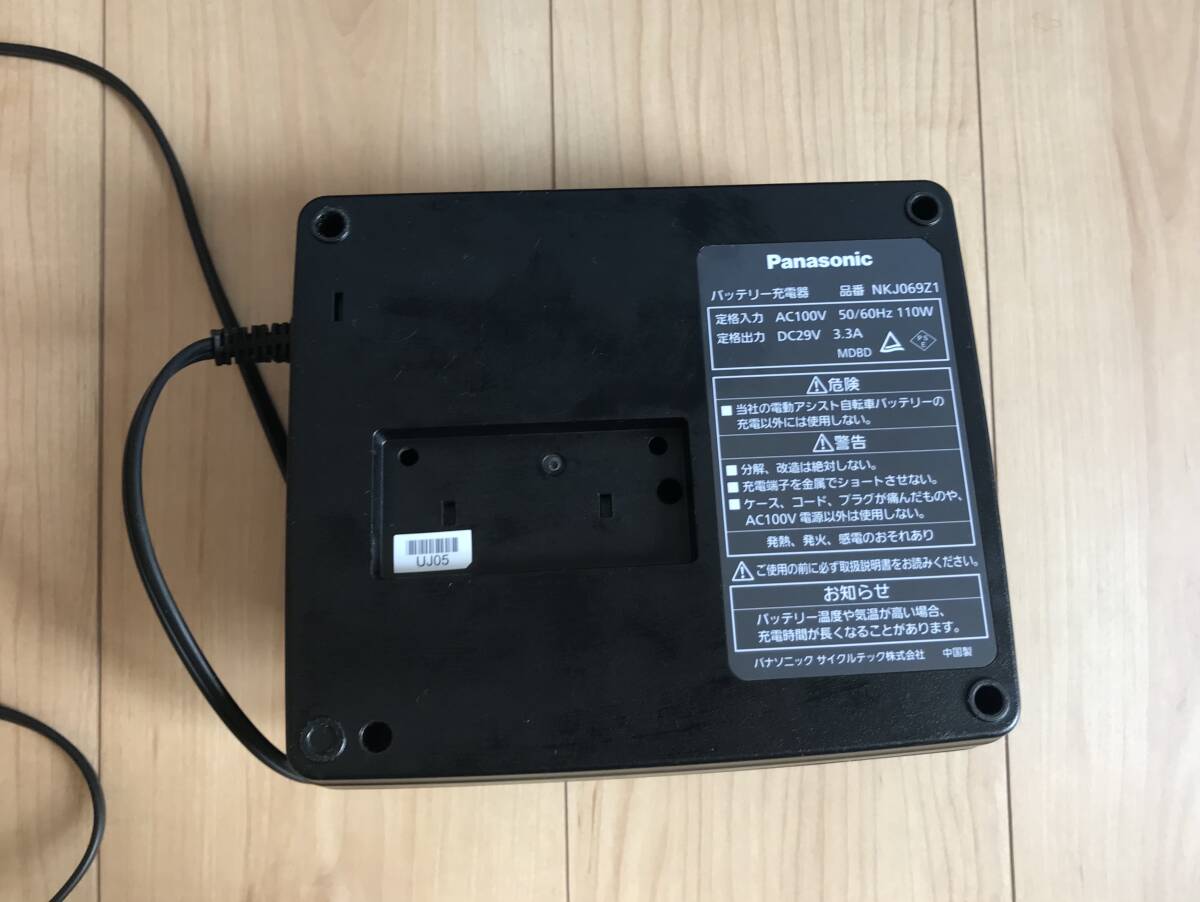 2024年最新海外 Panasonic パナソニック 電動自転車 充電器 NKJ069Z1 中古品 電動アシスト自転車用バッテリー