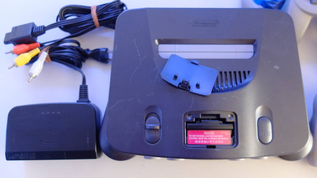 ニンテンドー64本体セット 電源コード/AVケーブル/グレイ ニンテンドー64本体セット 電源コード/AVケーブル/グレイ