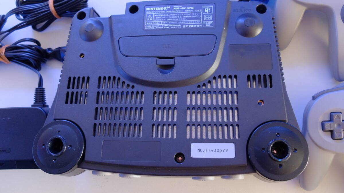 ニンテンドー64本体セット 電源コード/AVケーブル/グレイ ニンテンドー64本体セット 電源コード/AVケーブル/グレイ
