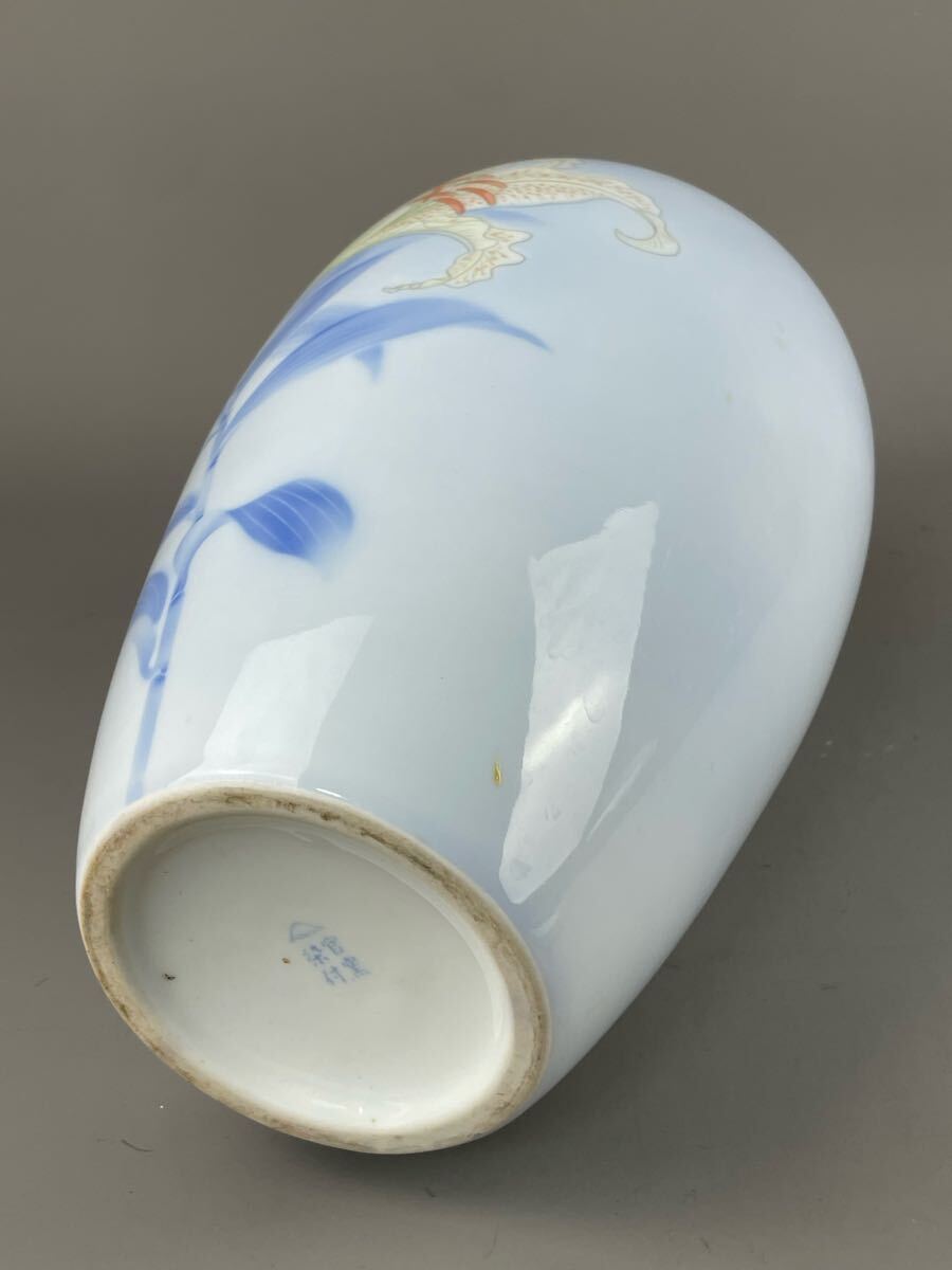 深川製磁 宮内庁御用達 官窯染付 花鳥紋百合に雀 花瓶 高さ約 深川製磁 宮内庁御用達 官窯染付 花鳥紋百合に雀 花瓶 高さ約