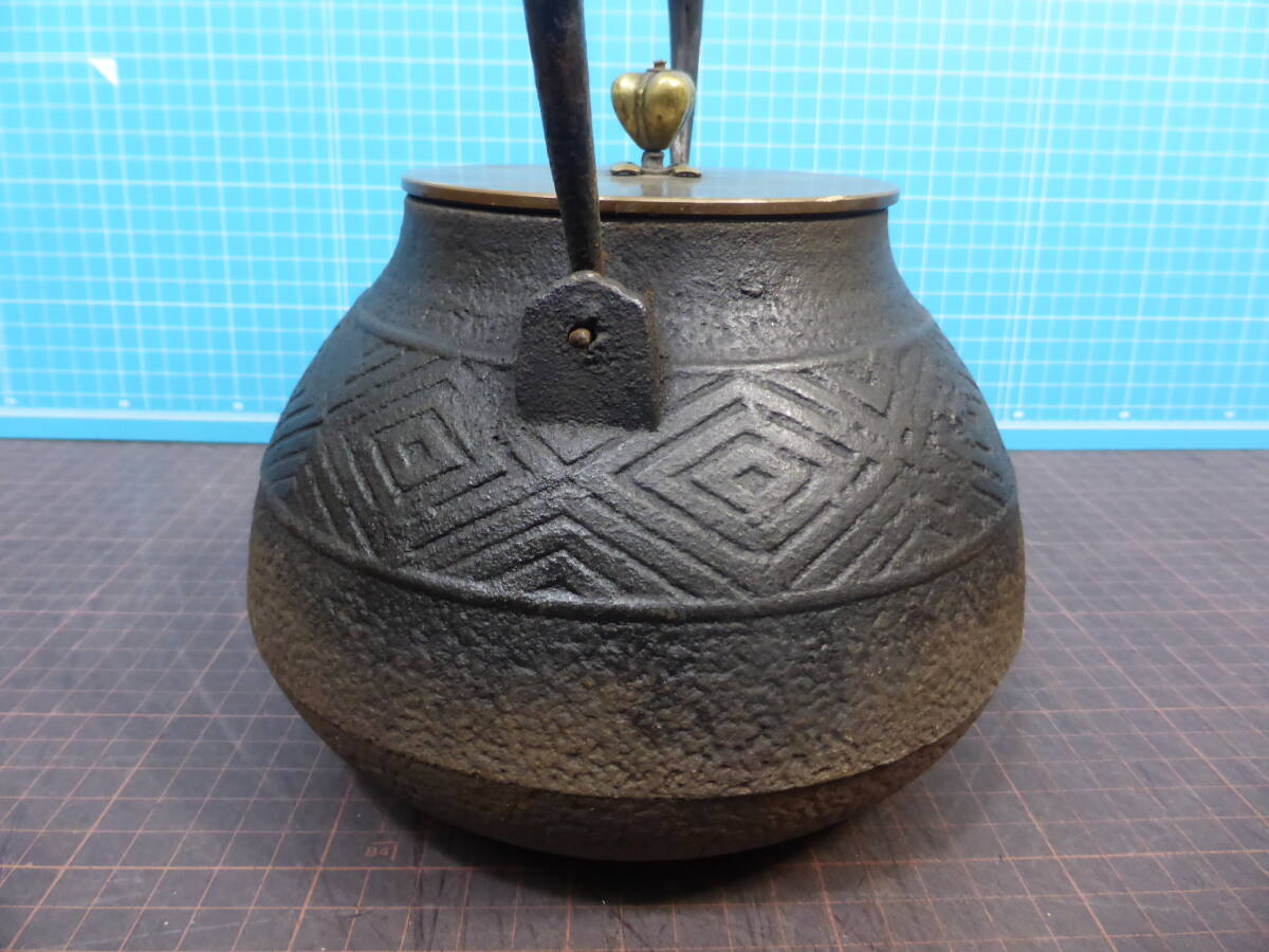 988「龍文堂造 花押在」京鉄瓶 満水1950mL 重さ2219g 水漏れ 988「龍文堂造 花押在」京鉄瓶 満水1950mL 重さ2219g 水漏れ