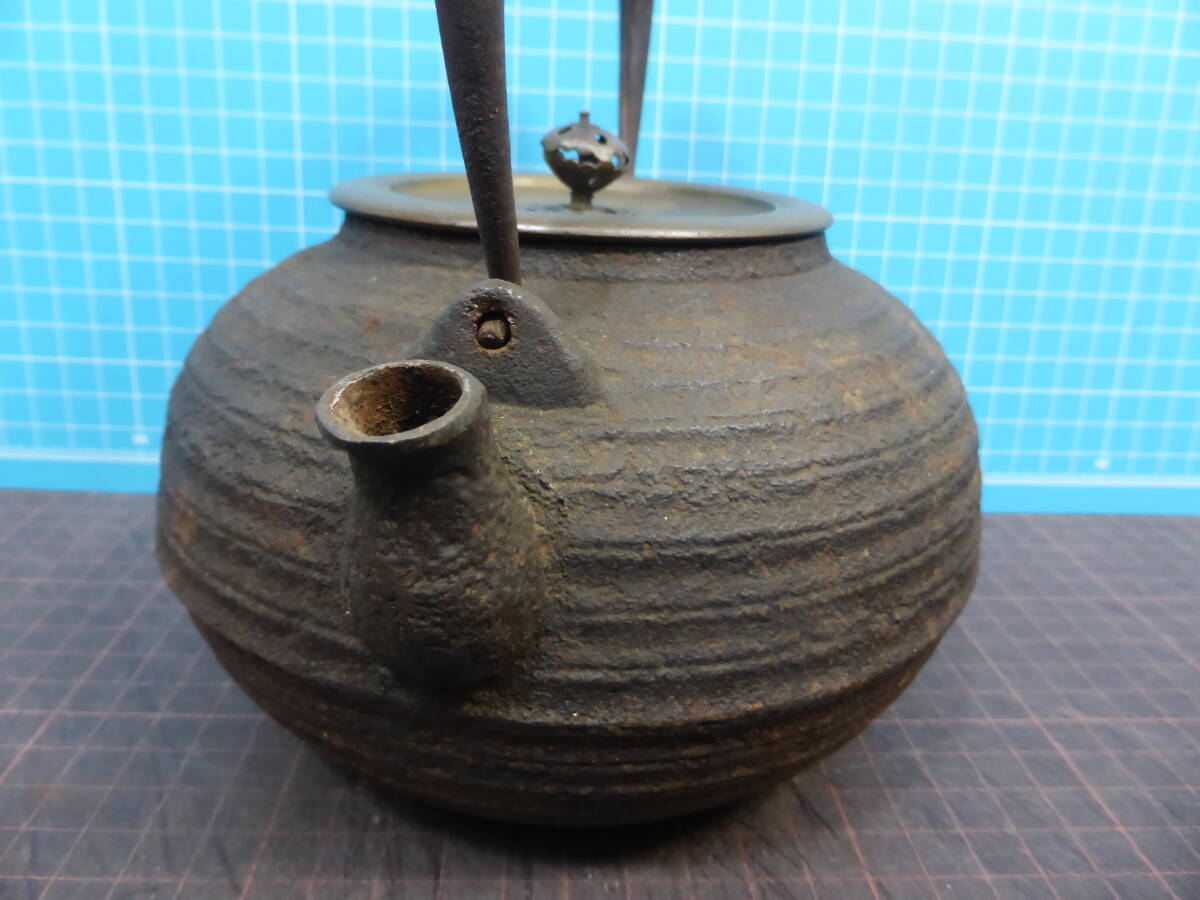 012「龍文堂造 花押在」京鉄瓶 満水1200mL 重さ1303g 水漏れ 012「龍文堂造 花押在」京鉄瓶 満水1200mL 重さ1303g 水漏れ