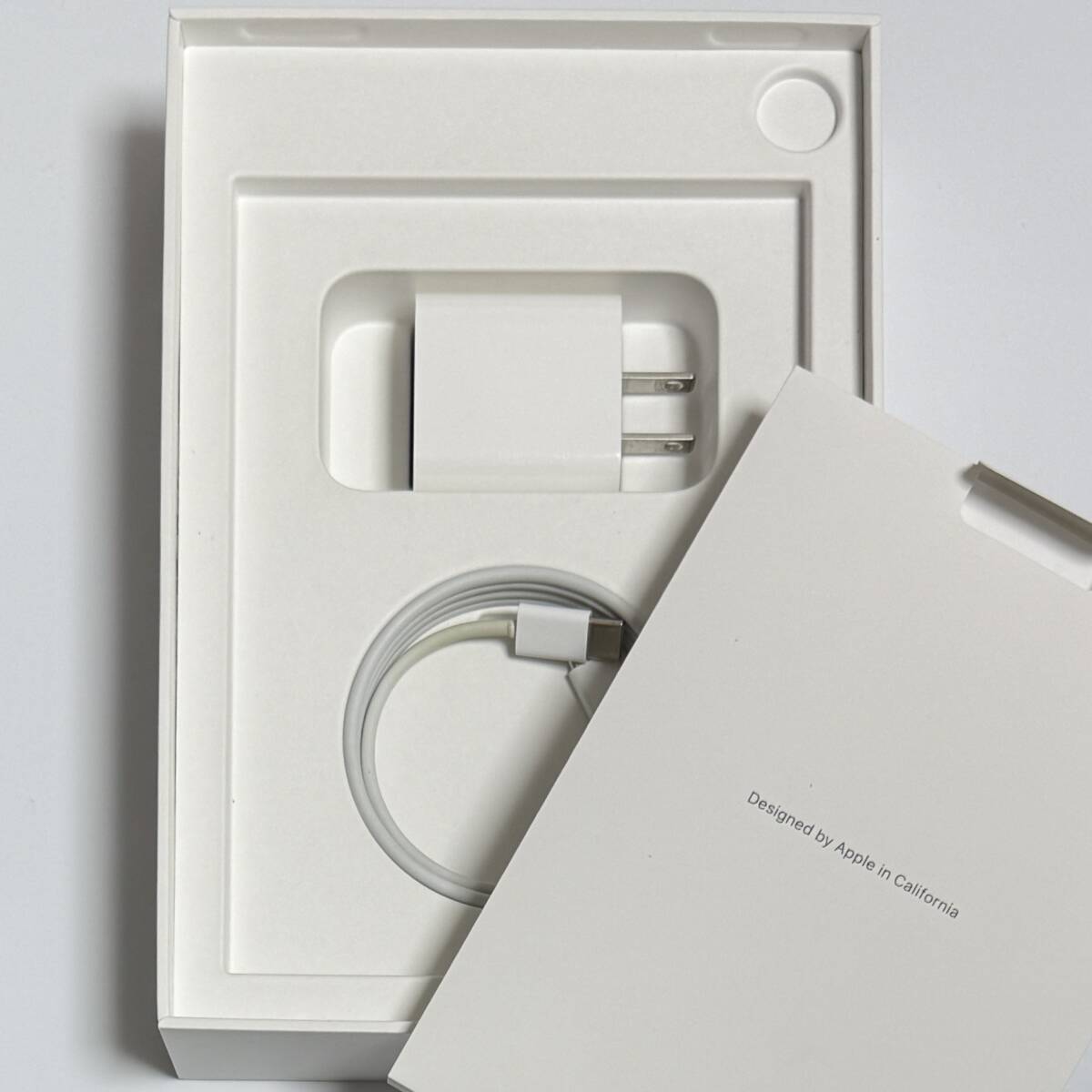 極美品) Apple iPad mini (第6世代) スターライト 64GB MK7P3J/A 極美品) Apple iPad mini (第6世代) スターライト 64GB MK7P3J/A