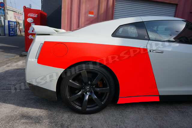日産GTR35 リアクウオーターパネル保護プロテクションフィルム左右 カット済み 自己修復 外装 パーツ 飛び石防止 艶々撥水タイプ