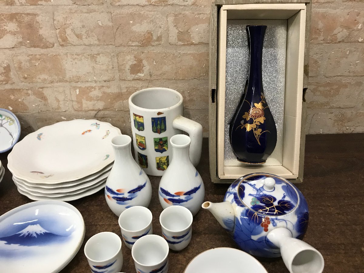 ☆中古品☆ 宮内庁御用達 深川製磁 まとめ売り 花瓶 茶器 酒器 ☆中古品☆ 宮内庁御用達 深川製磁 まとめ売り 花瓶 茶器 酒器