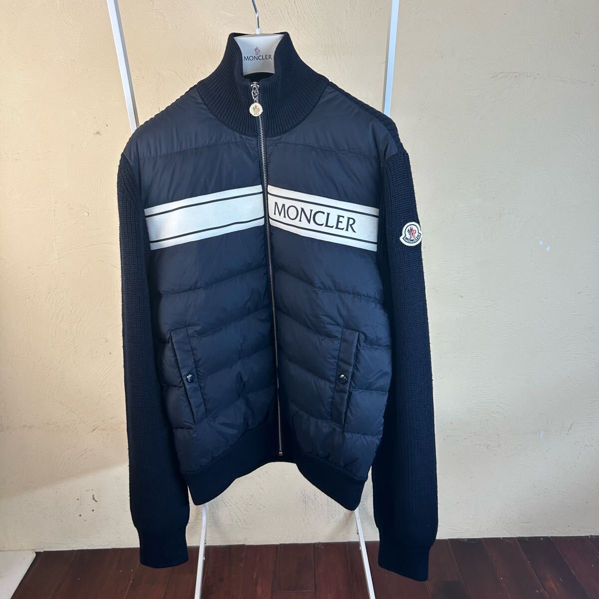 新作美品】 MONCLER モンクレールダウンジャケットニット黒S 新作美品】 MONCLER モンクレールダウンジャケットニット黒S
