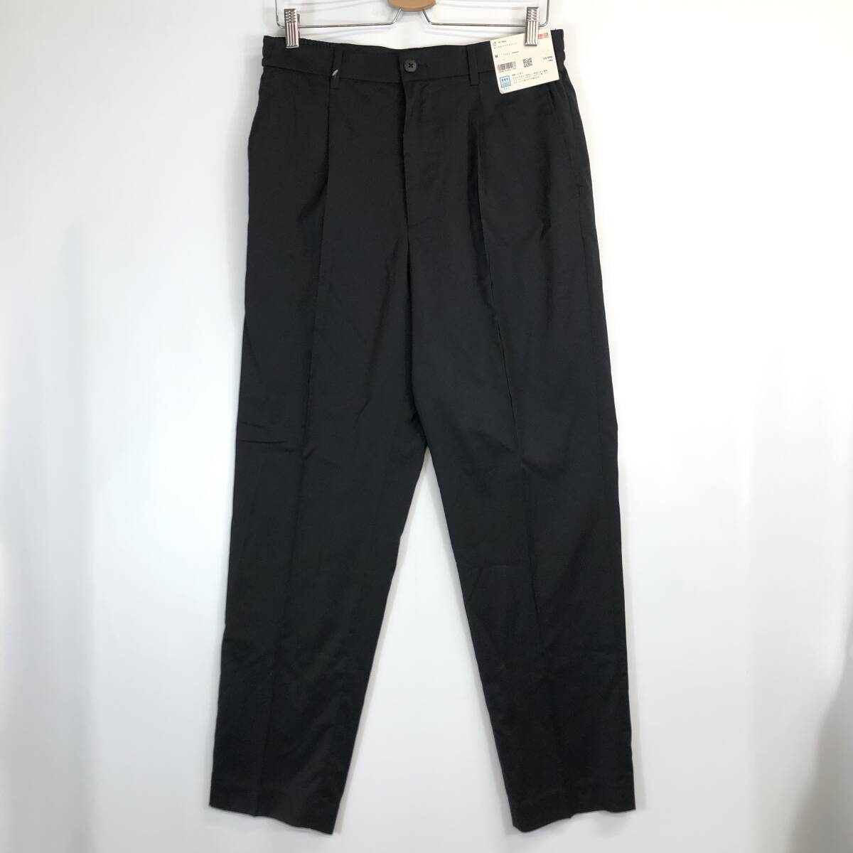 タグ付き UNIQLO ユニクロ タックテーパードパンツ ブラック タグ付き UNIQLO ユニクロ タックテーパードパンツ ブラック