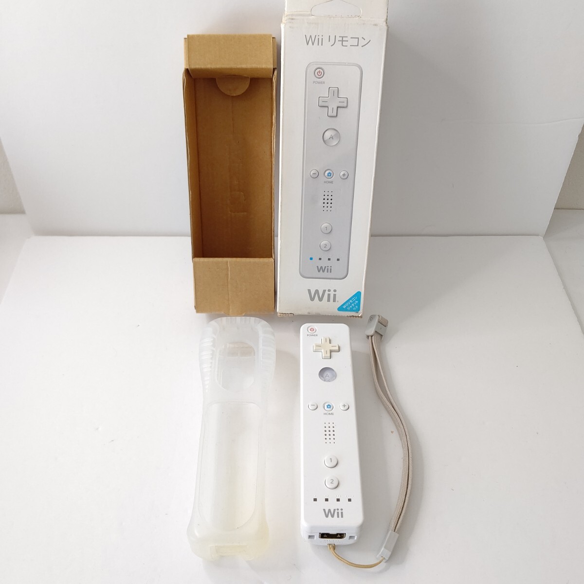 人気のファッションブランド！ wii 美品 計4個セット 赤 白 青 ピンク リモコンプラス wiiu その他