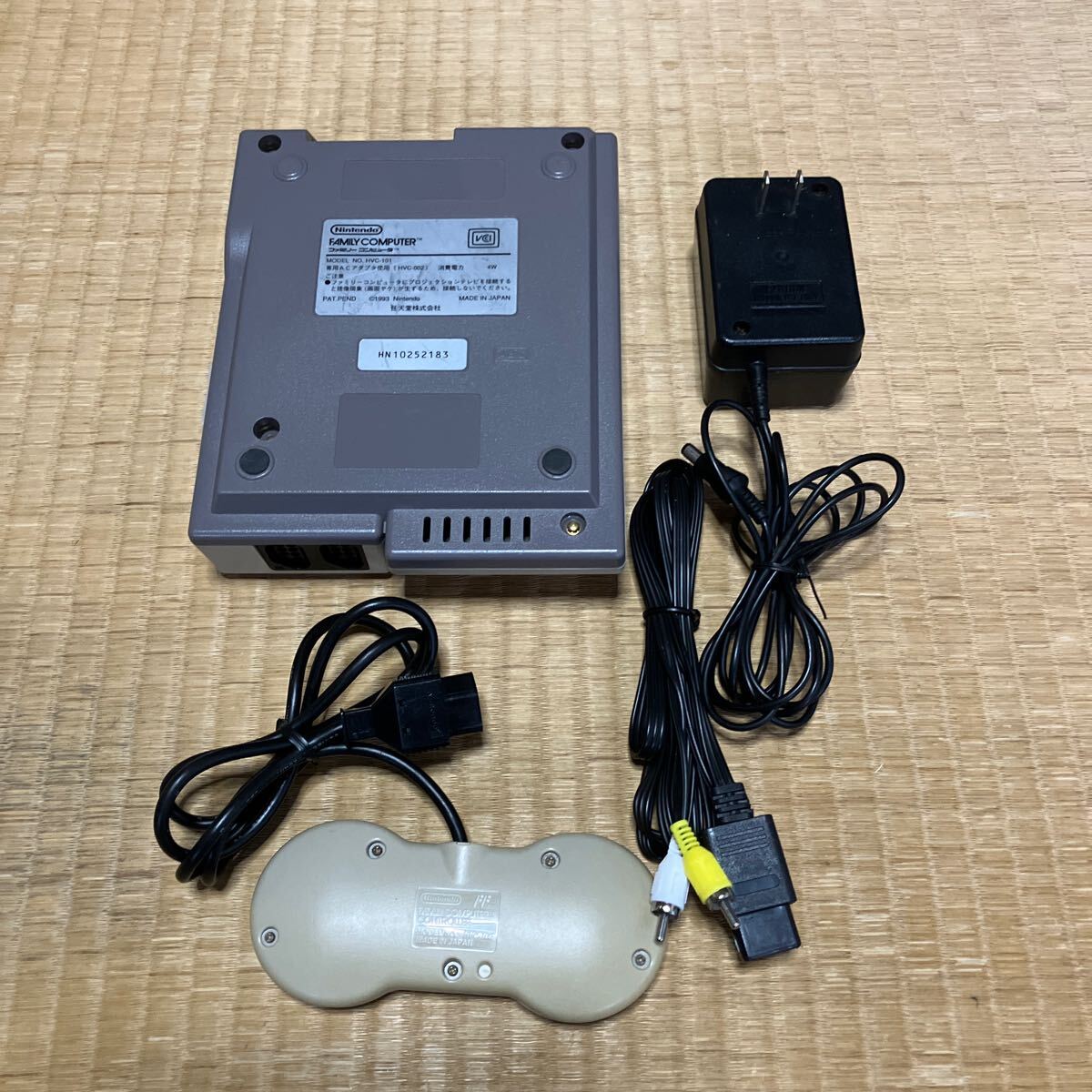 Nintendo ファミリーコンピューター HVC-101 本体 Nintendo ファミリーコンピューター HVC-101 本体