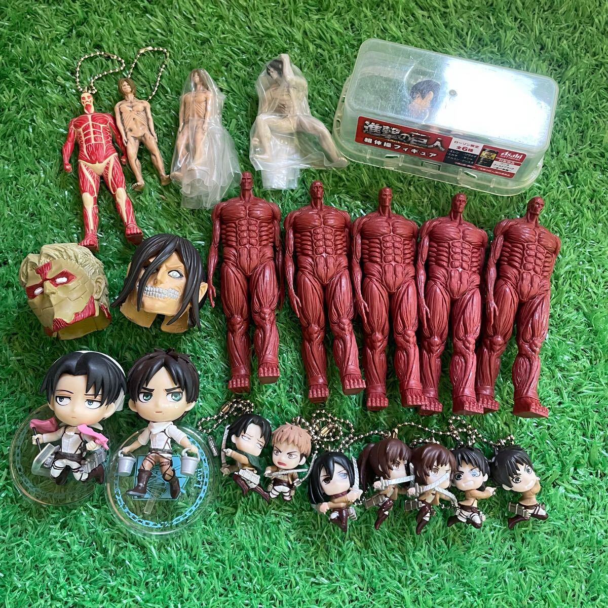 進撃の巨人 鎧の巨人 フィギュア ミニフィギュア 一番くじ 他