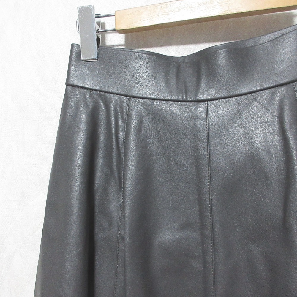 未使用 21AW 組曲 クミキョク フェイクレザー フレアスカート SKWXIA0305 2 グレー