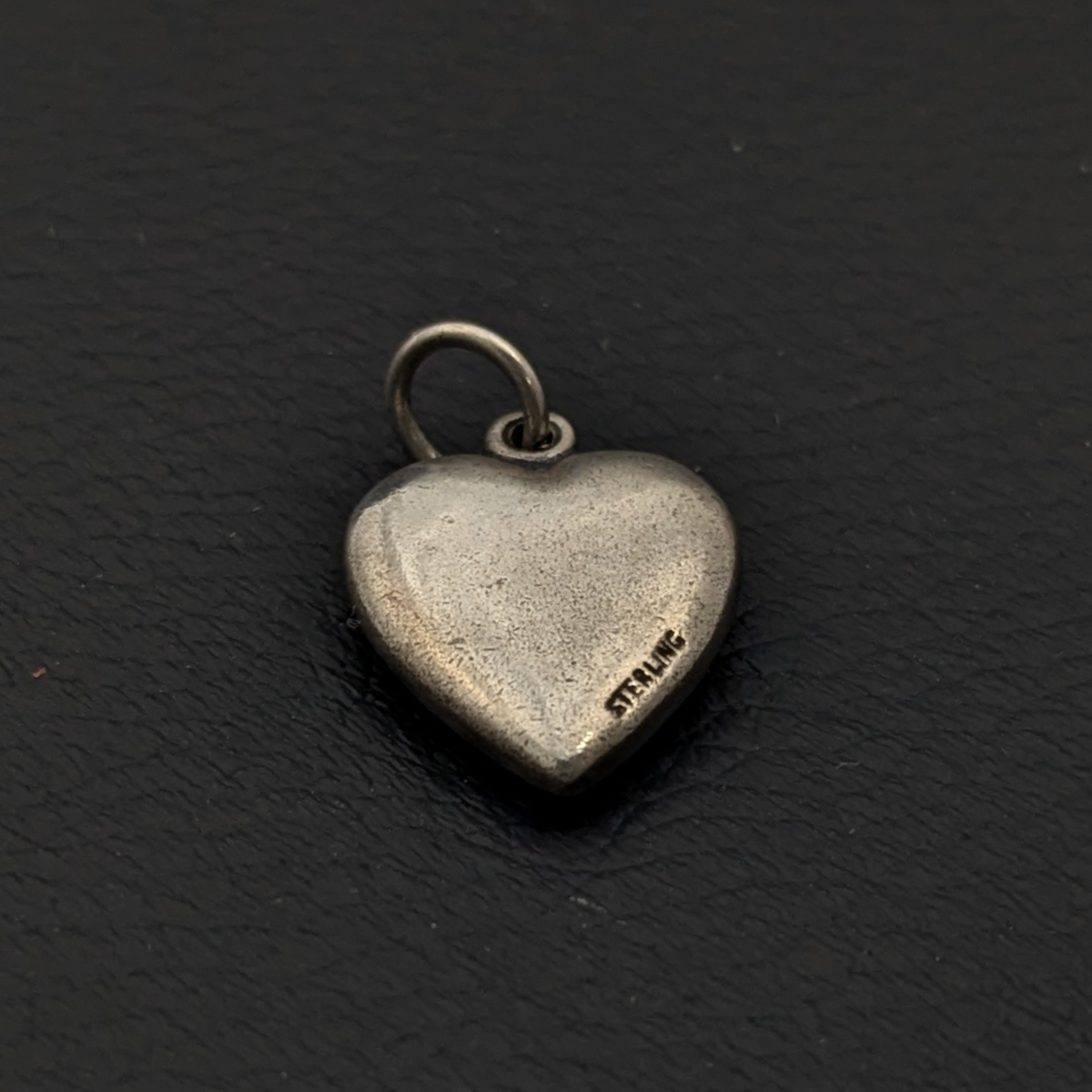ヴィンテージ シルバー925 WWII Sweetheart フラワー チャーム 1 ヴィンテージ シルバー925 WWII Sweetheart フラワー チャーム 1