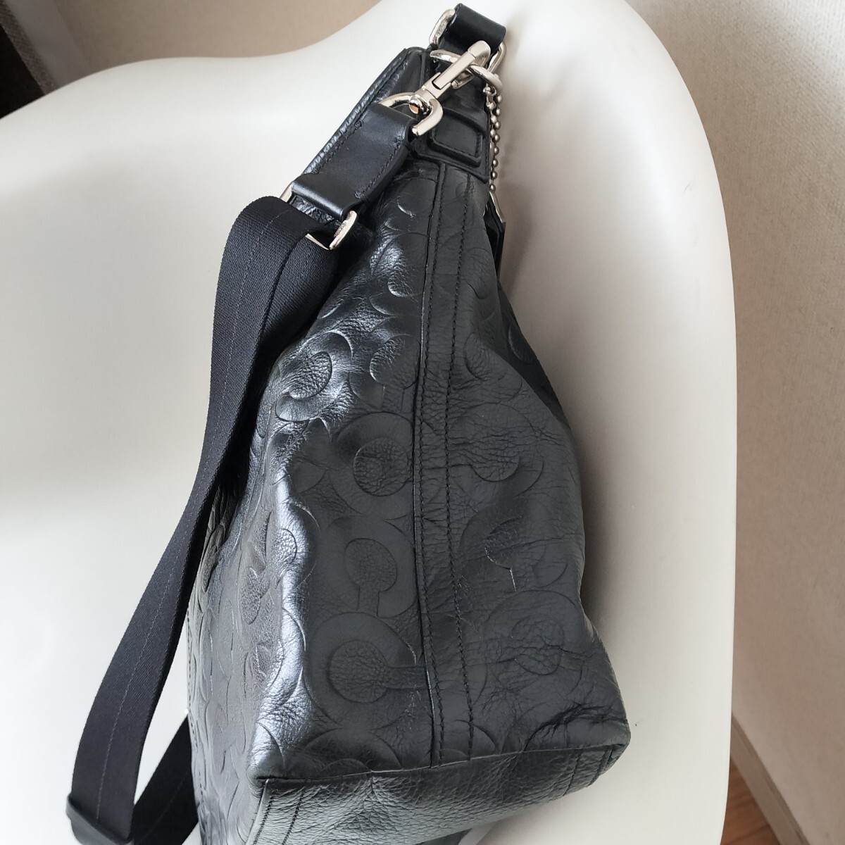 COACH コーチ シグネチャーライン (ロゴ型押し) 本革 ショルダー COACH コーチ シグネチャーライン (ロゴ型押し) 本革 ショルダー