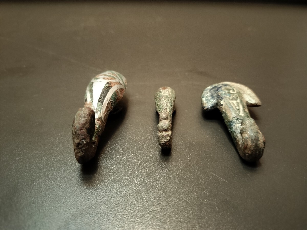 古銅 帯鉤 3点 中国 美術 銀象嵌 嵌帯鉤 青銅器 帯鈎 銅製 帯留 古銅 帯鉤 3点 中国 美術 銀象嵌 嵌帯鉤 青銅器 帯鈎 銅製 帯留