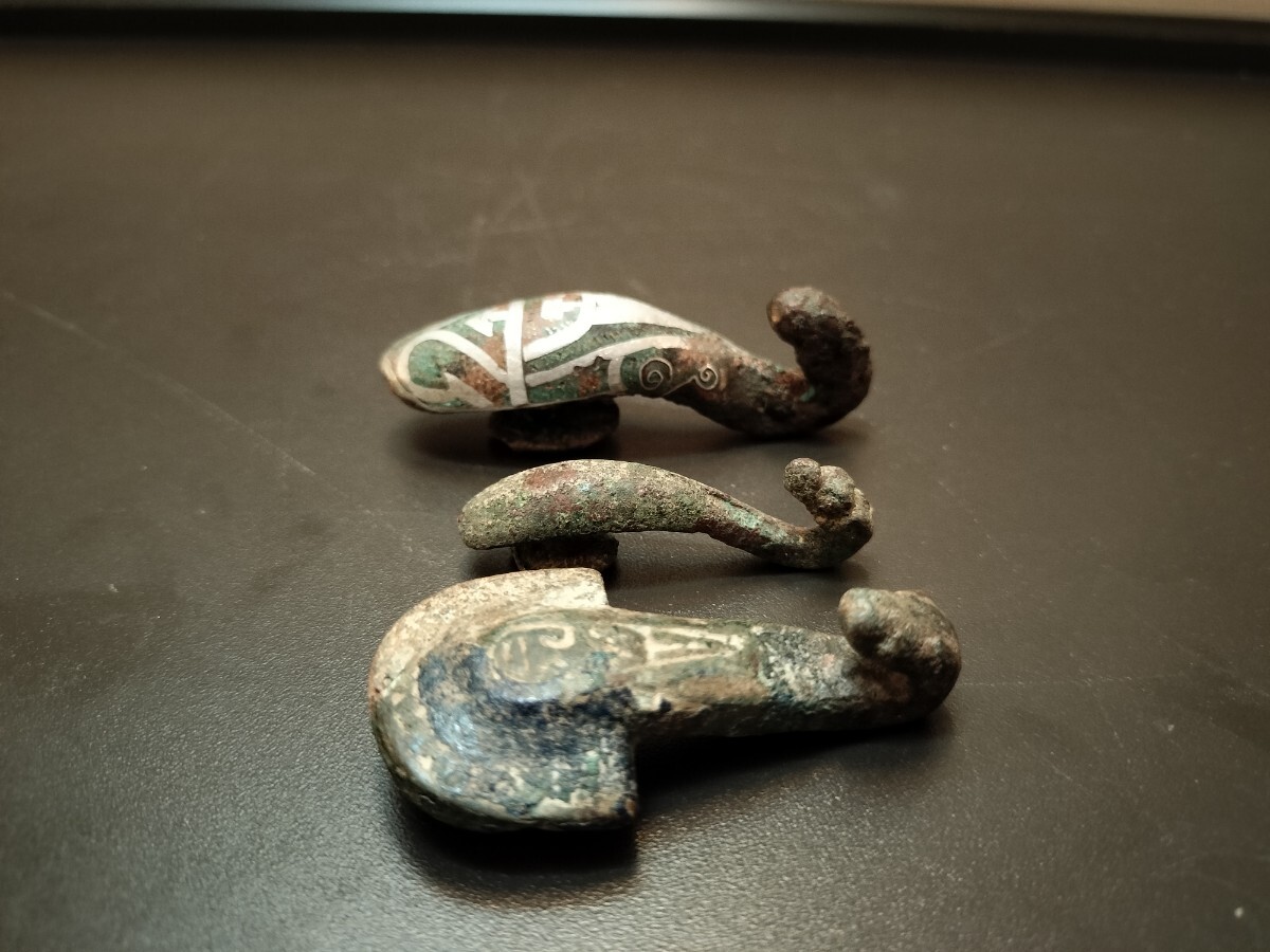 古銅 帯鉤 3点 中国 美術 銀象嵌 嵌帯鉤 青銅器 帯鈎 銅製 帯留 古銅 帯鉤 3点 中国 美術 銀象嵌 嵌帯鉤 青銅器 帯鈎 銅製 帯留