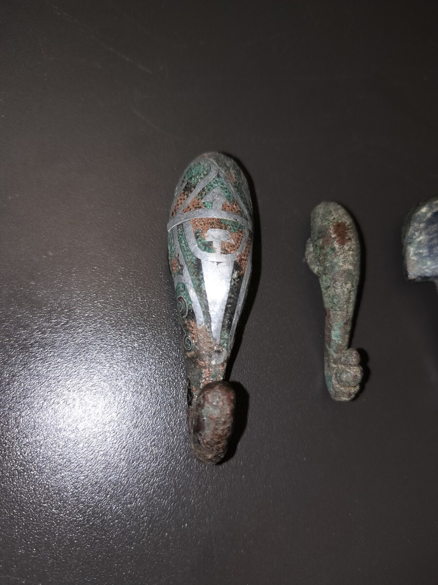 古銅 帯鉤 3点 中国 美術 銀象嵌 嵌帯鉤 青銅器 帯鈎 銅製 帯留 古銅 帯鉤 3点 中国 美術 銀象嵌 嵌帯鉤 青銅器 帯鈎 銅製 帯留