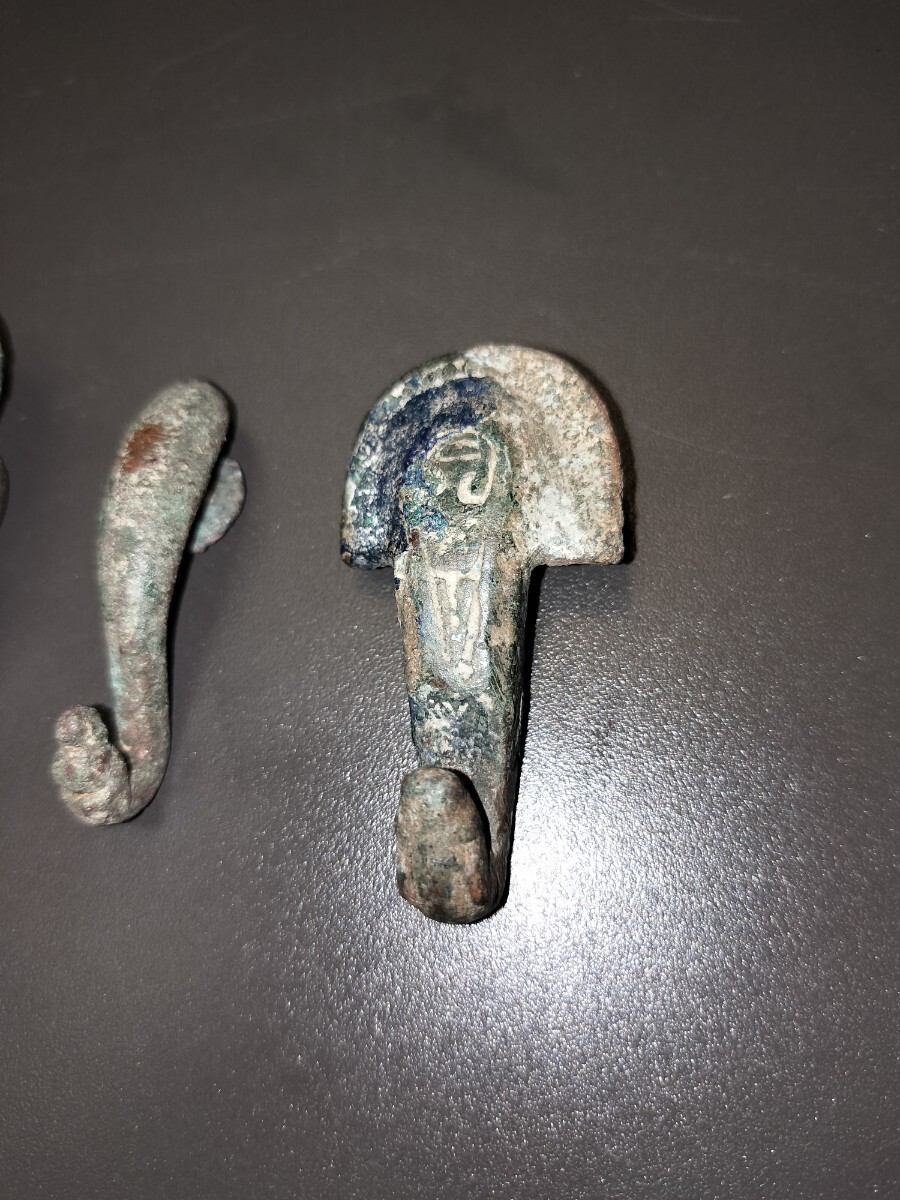 古銅 帯鉤 3点 中国 美術 銀象嵌 嵌帯鉤 青銅器 帯鈎 銅製 帯留 古銅 帯鉤 3点 中国 美術 銀象嵌 嵌帯鉤 青銅器 帯鈎 銅製 帯留