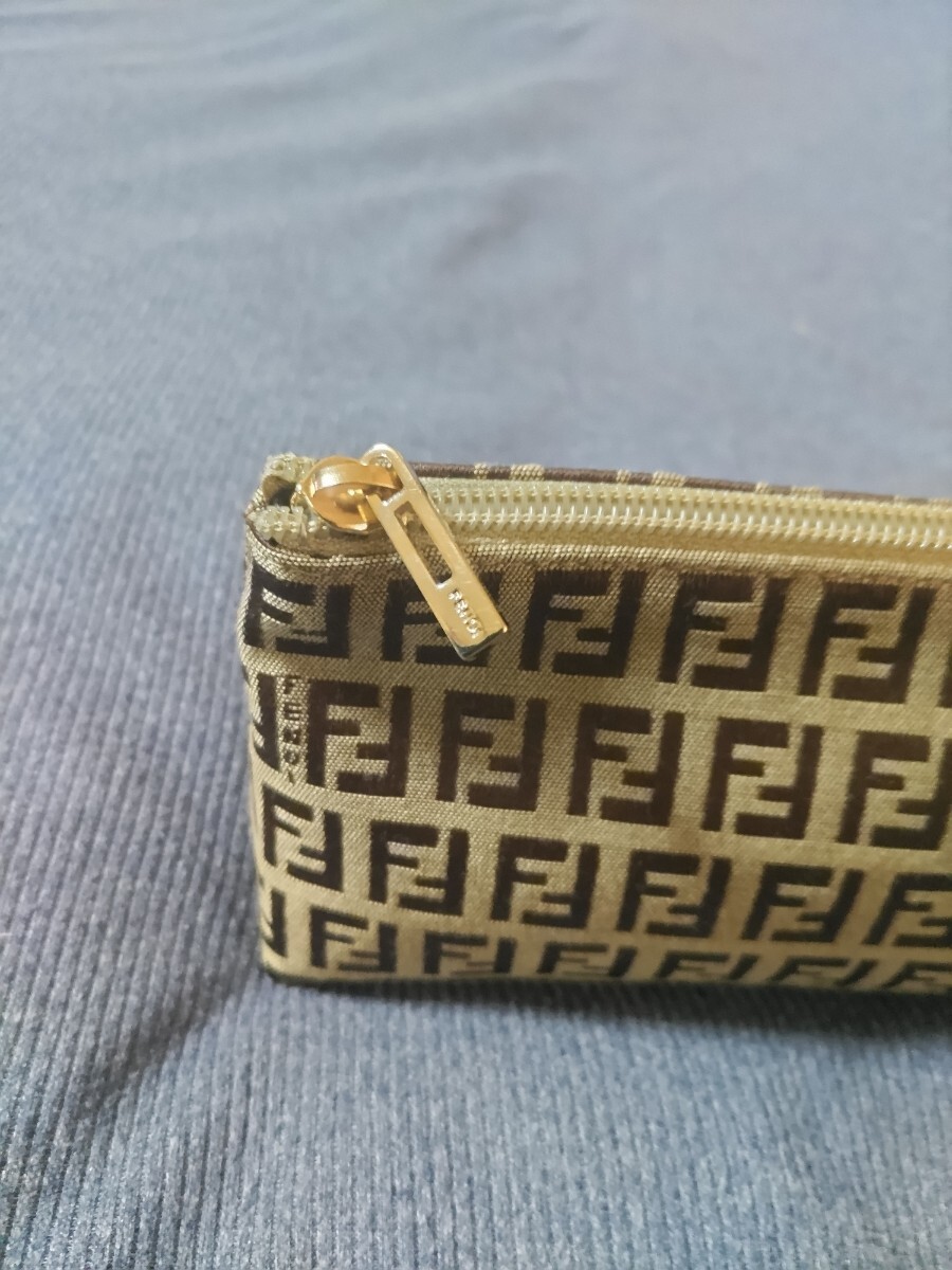 未使用・正規品・極美品・レア FENDI フェンディ ポーチ 未使用・正規品・極美品・レア FENDI フェンディ ポーチ