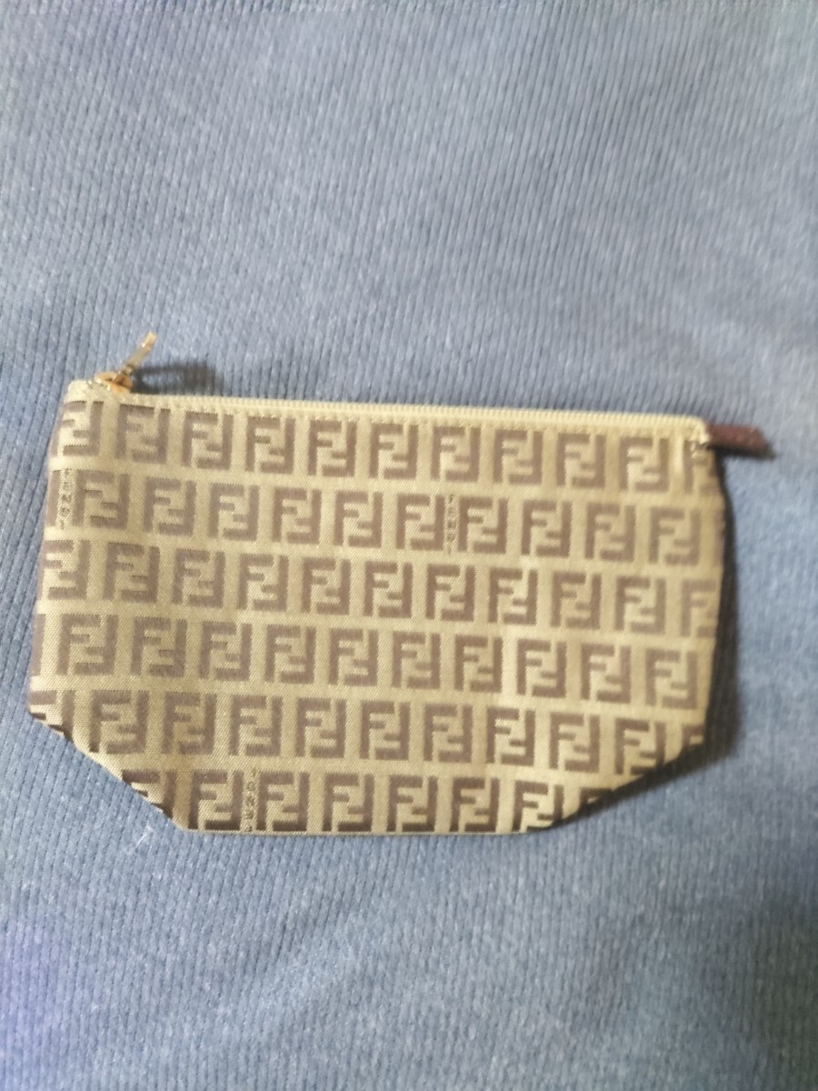 未使用・正規品・極美品・レア FENDI フェンディ ポーチ 未使用・正規品・極美品・レア FENDI フェンディ ポーチ