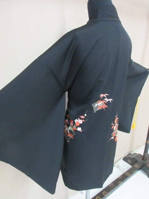 1円 良品 正絹 羽織 和装コート 縮緬 黒 紋なし 扇子 草花 1円 良品 正絹 羽織 和装コート 縮緬 黒 紋なし 扇子 草花
