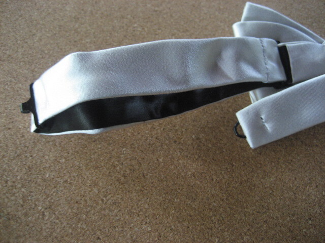 ボウタイ シルバー サテン 無地 日本製 蝶ネクタイ フォーマル シルク100% 冠婚葬祭 AINEXX社製_画像2