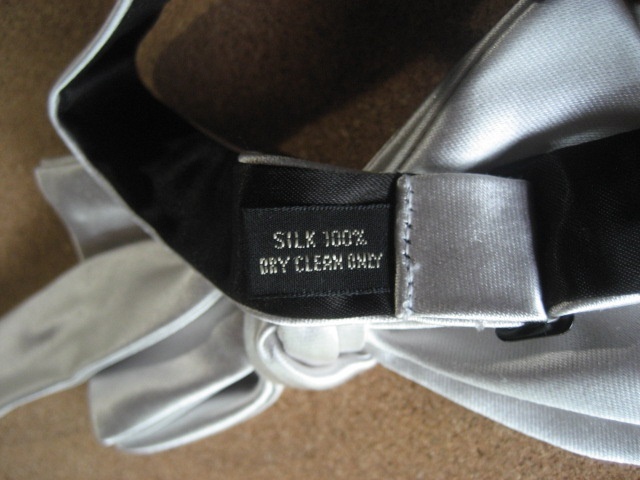 ボウタイ シルバー サテン 無地 日本製 蝶ネクタイ フォーマル シルク100% 冠婚葬祭 AINEXX社製_画像3