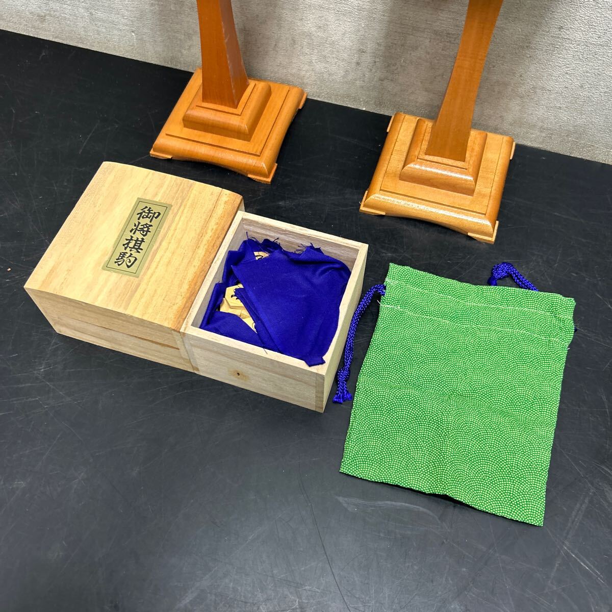 将棋駒 御将棋駒 木箱 駒 将棋 駒台 桂 6寸用 高級 本黄楊彫 将棋駒 御将棋駒 木箱 駒 将棋 駒台 桂 6寸用 高級 本黄楊彫