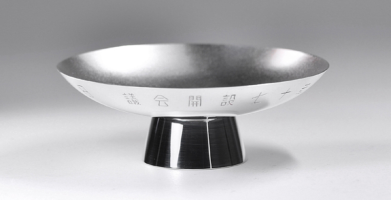 純銀 銀盃 日本造幣局 十六葉八重表菊御紋鍍金被 94.5g 1960年 純銀 銀盃 日本造幣局 十六葉八重表菊御紋鍍金被 94.5g 1960年